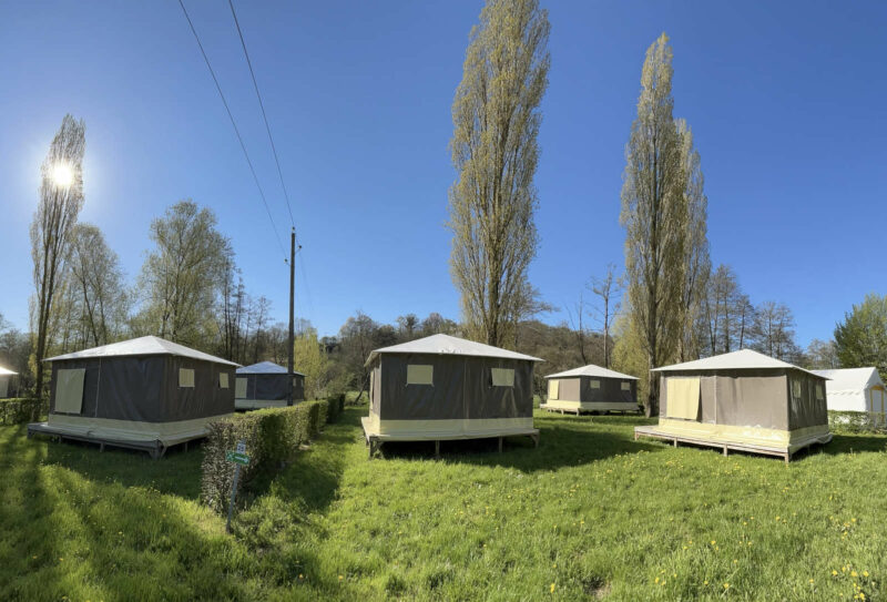 Villages de bungalows toilés