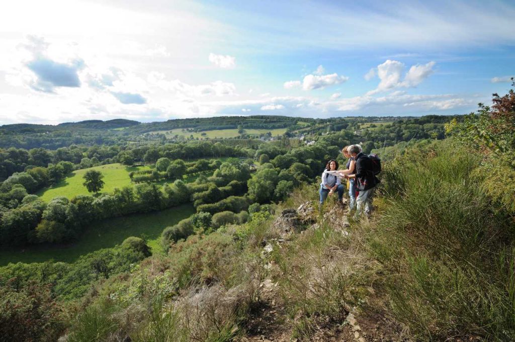 Rocher des Gardes sur le sentier de randonnée pédestre le sentier des méandres