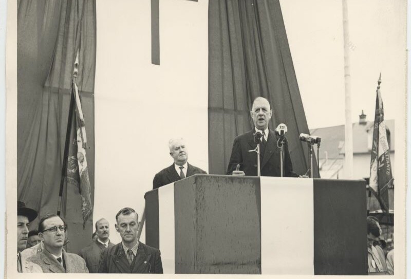 Gaulle de discours place Georges Vallée 1960 ph Surgeul