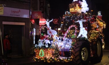 Défilé de tracteurs lumineux