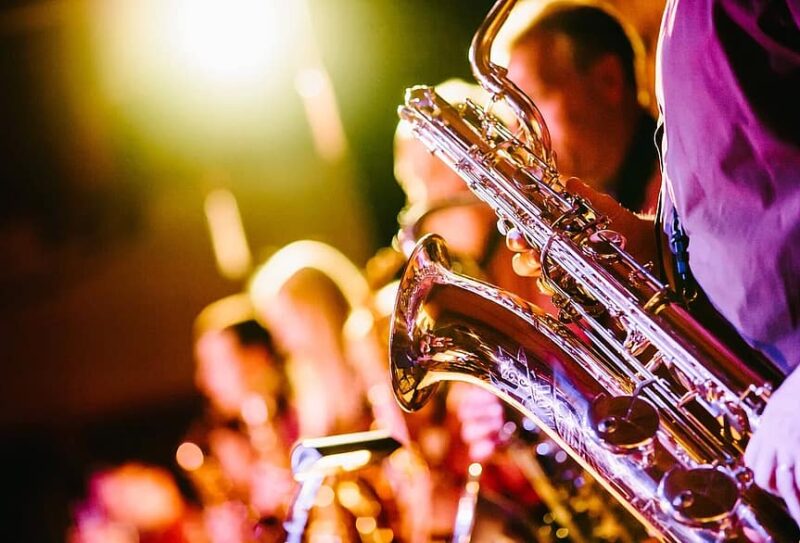 band-music-musical-instruments-saxophones-horns-concert-show-entertainment-musicians