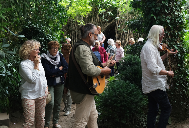 -Delomezdeambulation-au-jardin-les-ecrivains-et-la-musique-en-2025-800